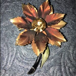 Stunning Trifari Vintage Brooch. Metallic w/stone
